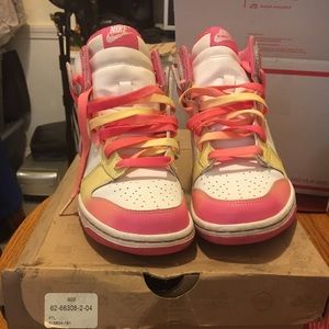 Nike dunk high shoes great condition