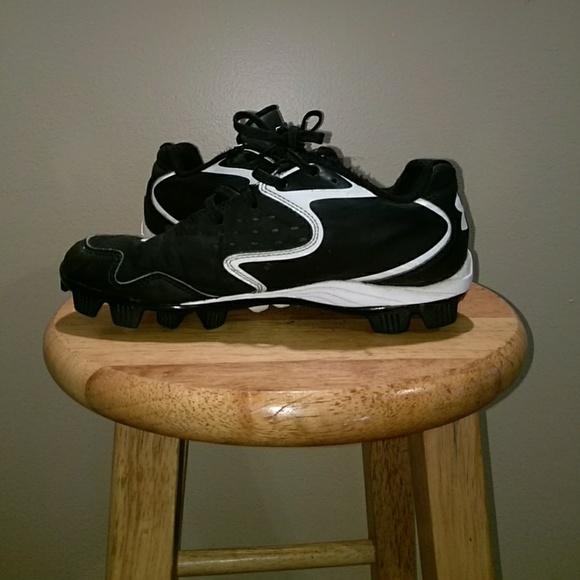Under Armour Cleats - Picture 3 of 6