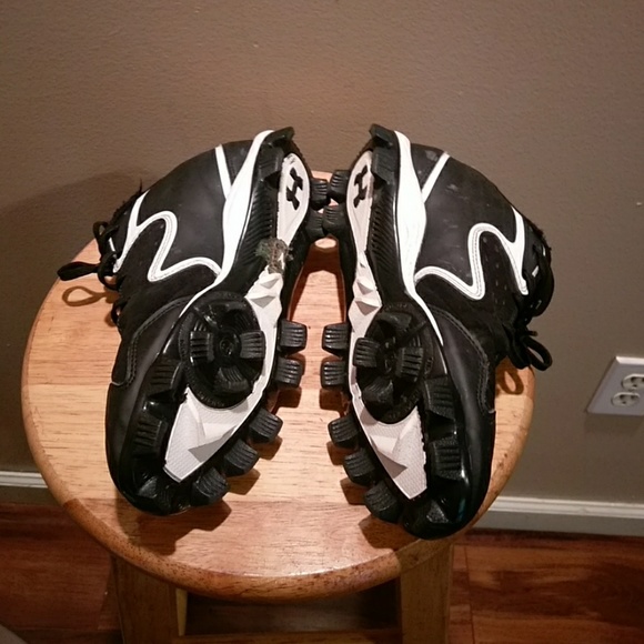 Under Armour Cleats - Picture 4 of 6