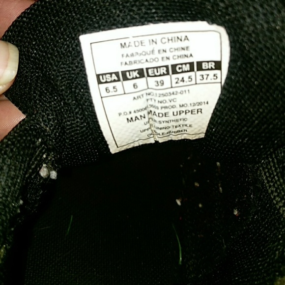 Under Armour Cleats - Picture 5 of 6