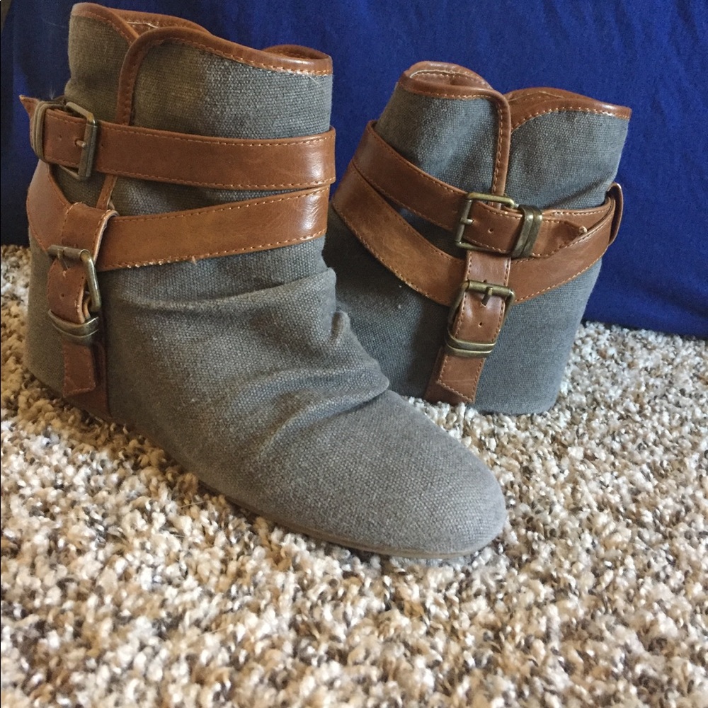 Aldo grey and leather booties
