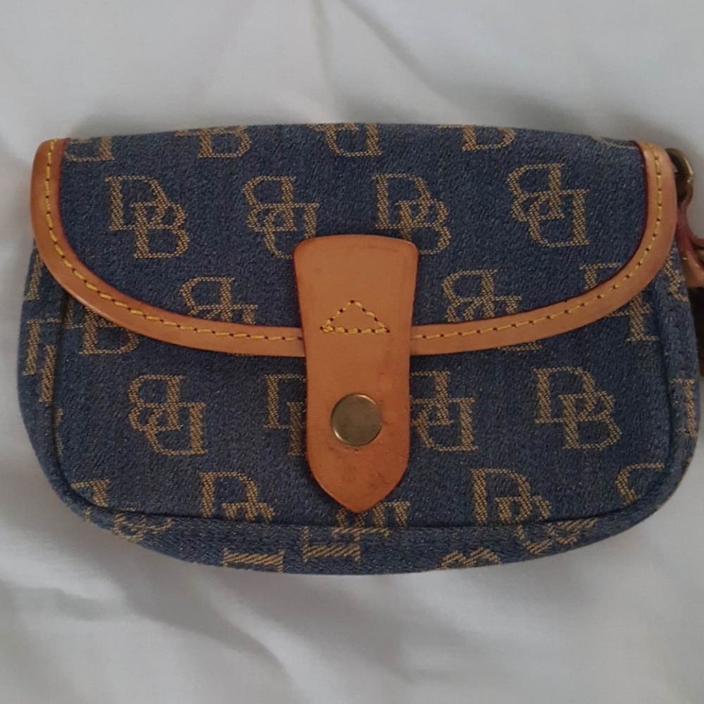 Dooney and bourke wristlet