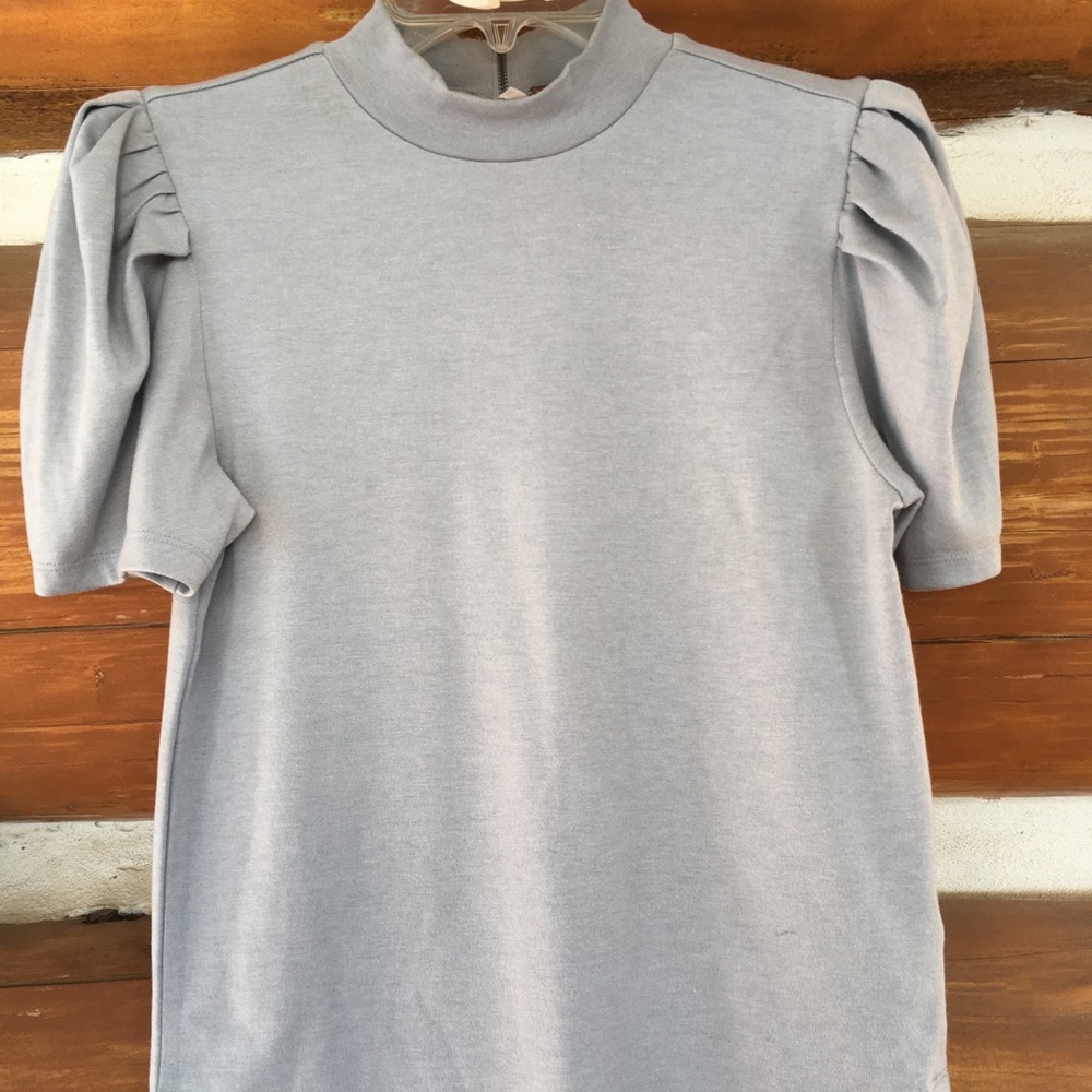 Free People Heather gray top.
