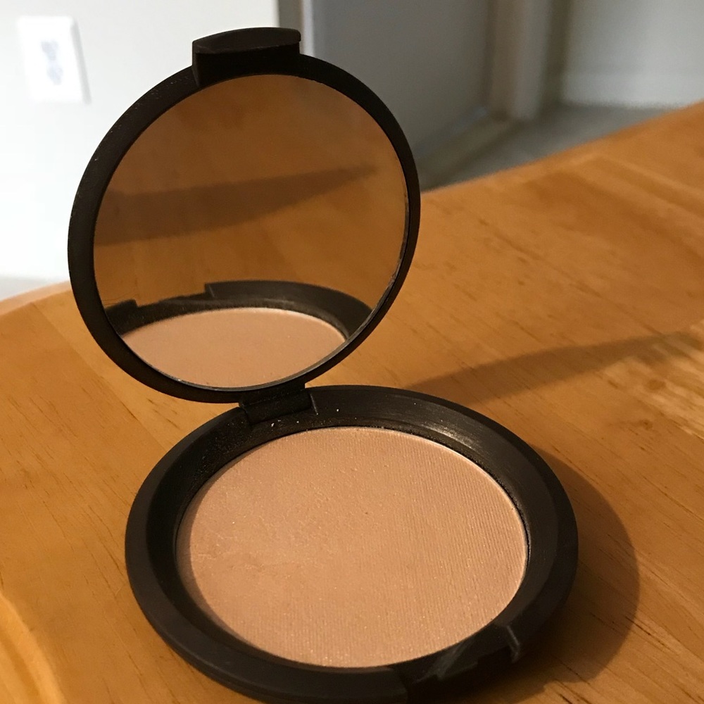 Becca Shimmering Skin Highlighter, Moonstone!