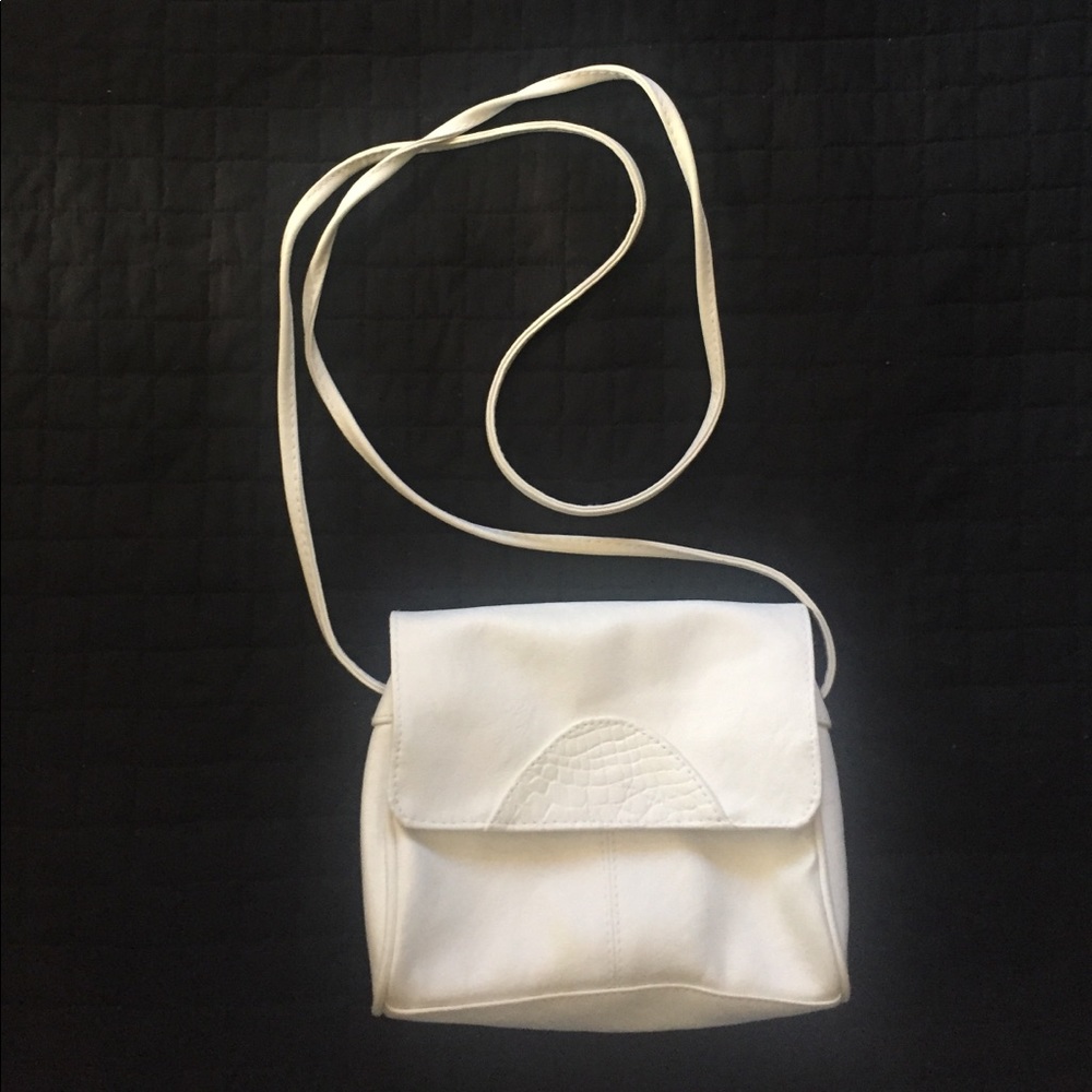 Yih Jou 605 white purse