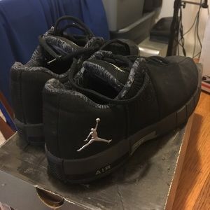 Jordan team elite black silver kids size 6Y