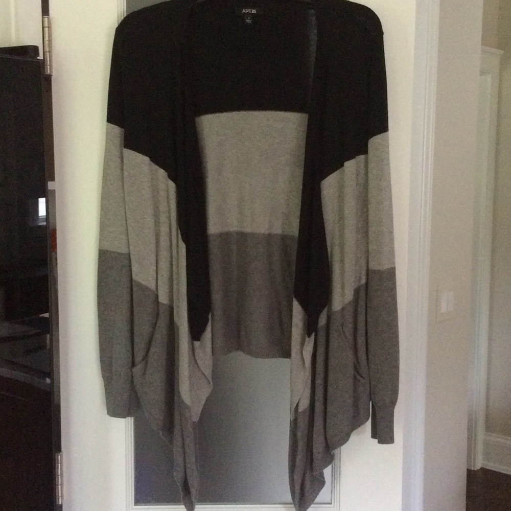 Apt 9 multicolor sweater with pockets