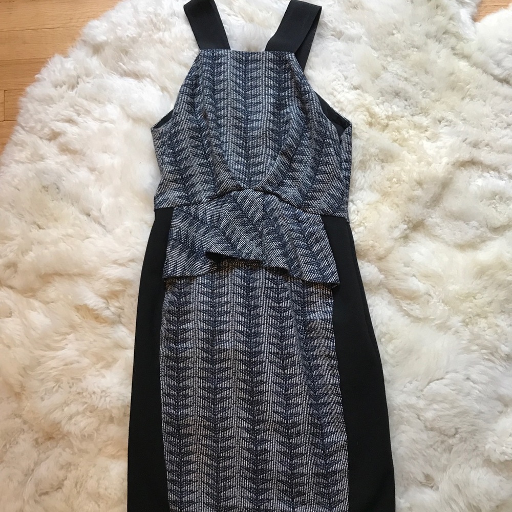 Dress. - Picture 2 of 4