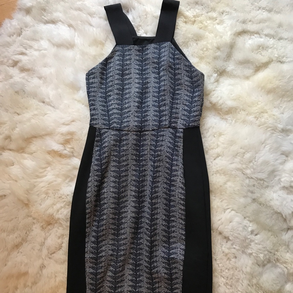Dress. - Picture 3 of 4