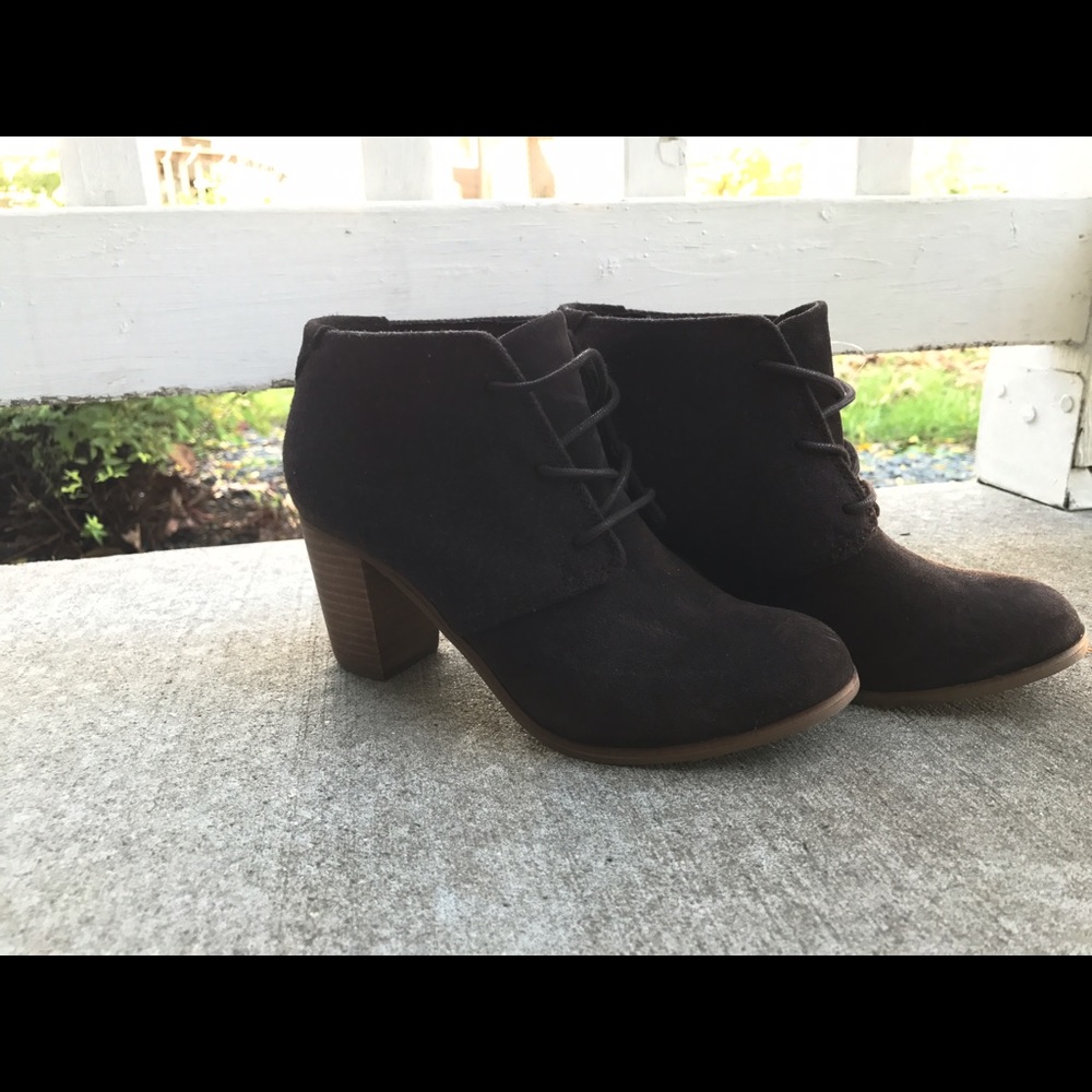 Brown TOMS booties