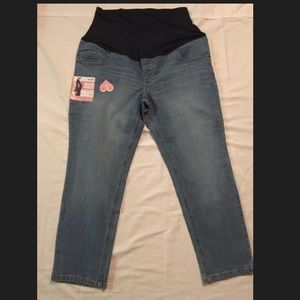 Super cute Maternity Ankle Blue Jeans NWT
