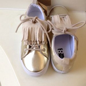 Girls sneakers