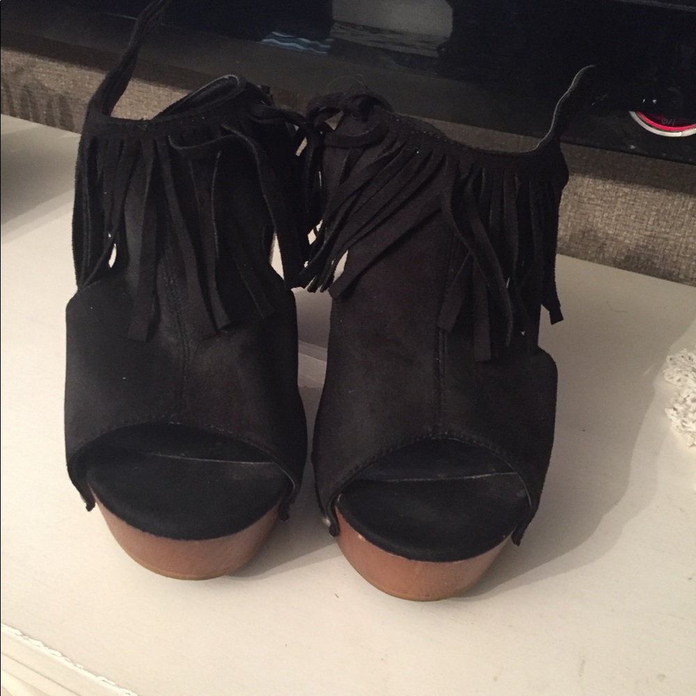 Shoes - Picture 2 of 4