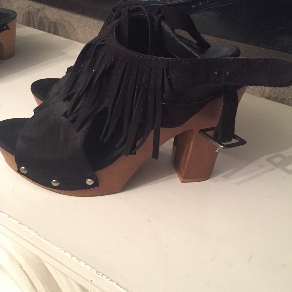 Shoes - Picture 3 of 4