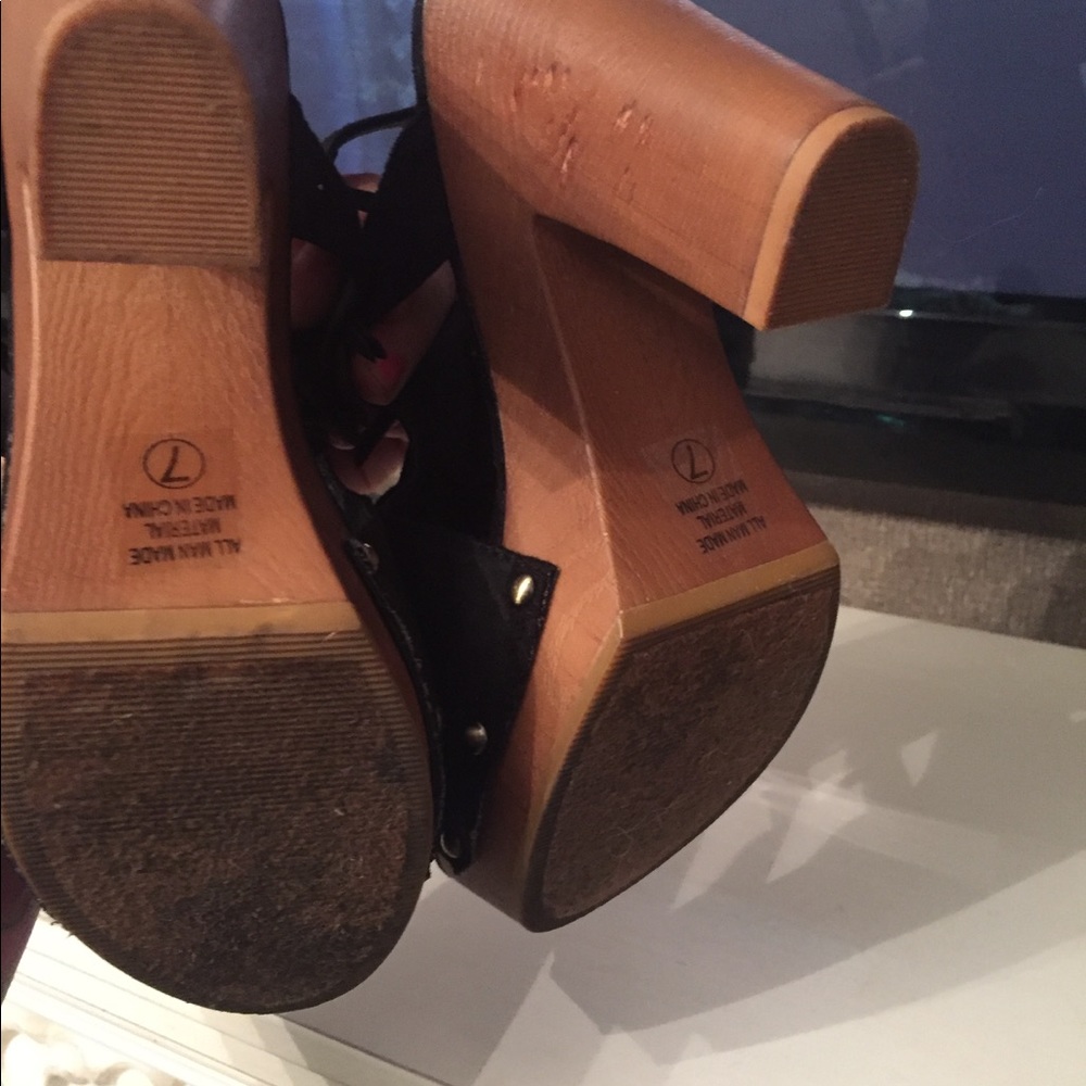 Shoes - Picture 4 of 4