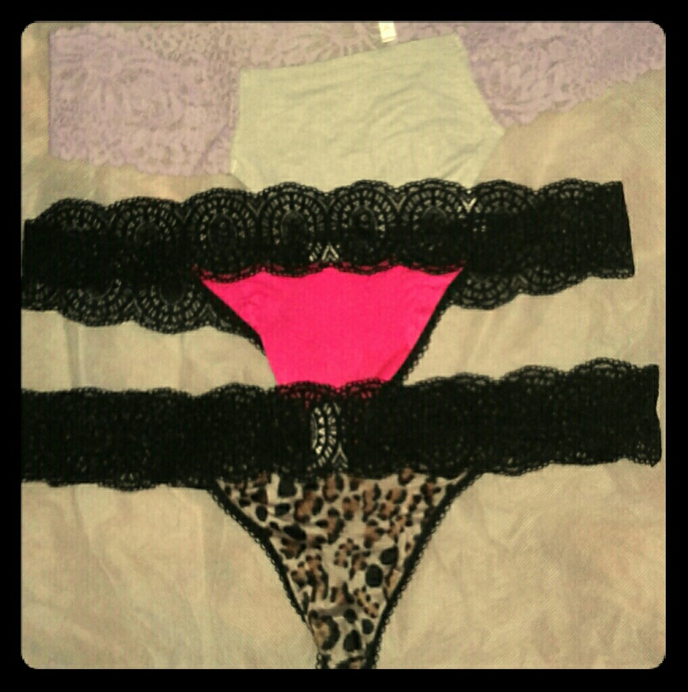 VS set of 3 lace hug thong