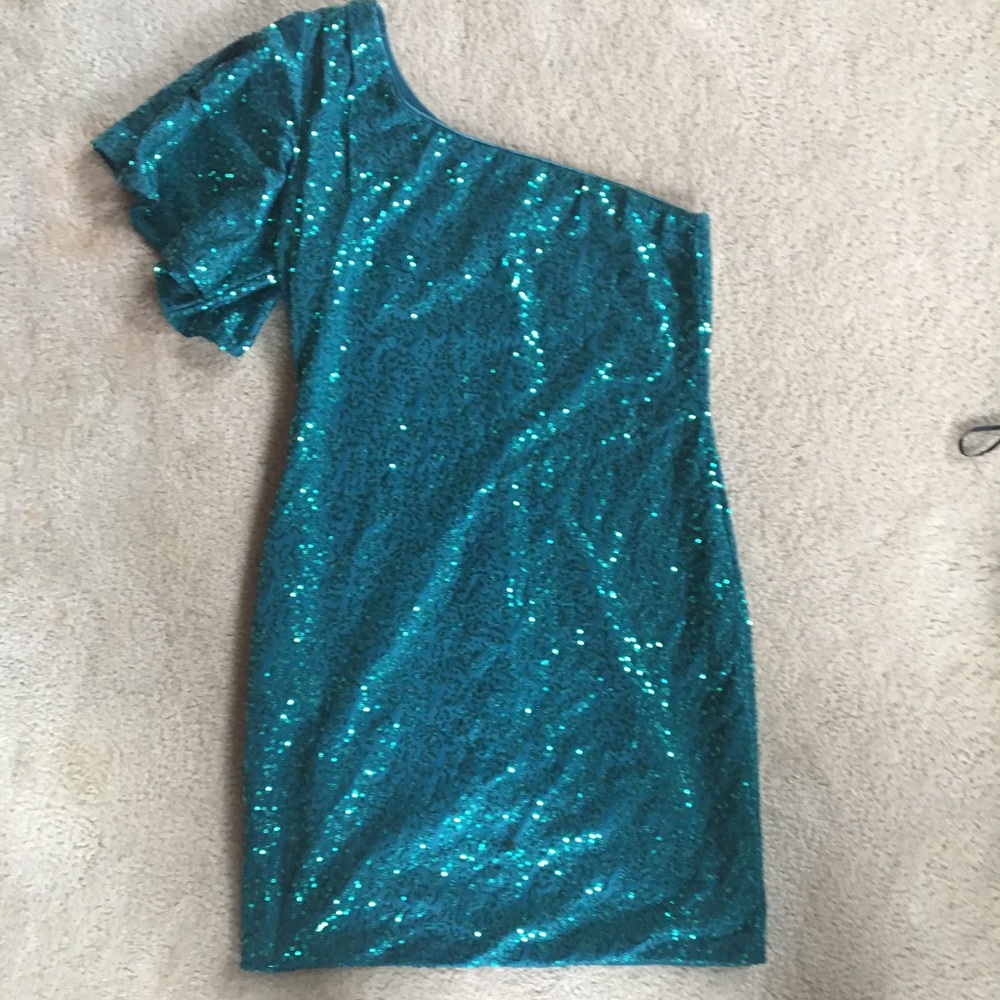 One shoulder, teal sequin homecoming dress.