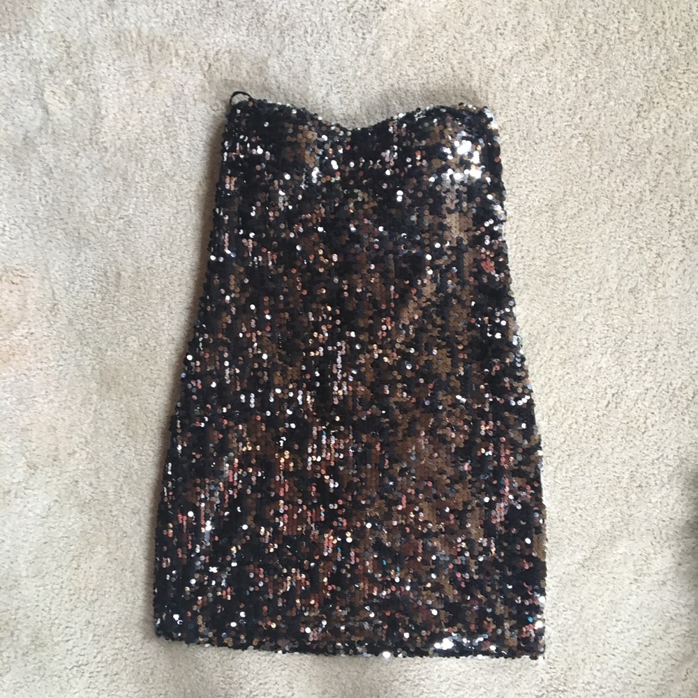 Little black dress. Sequin, Strapless.