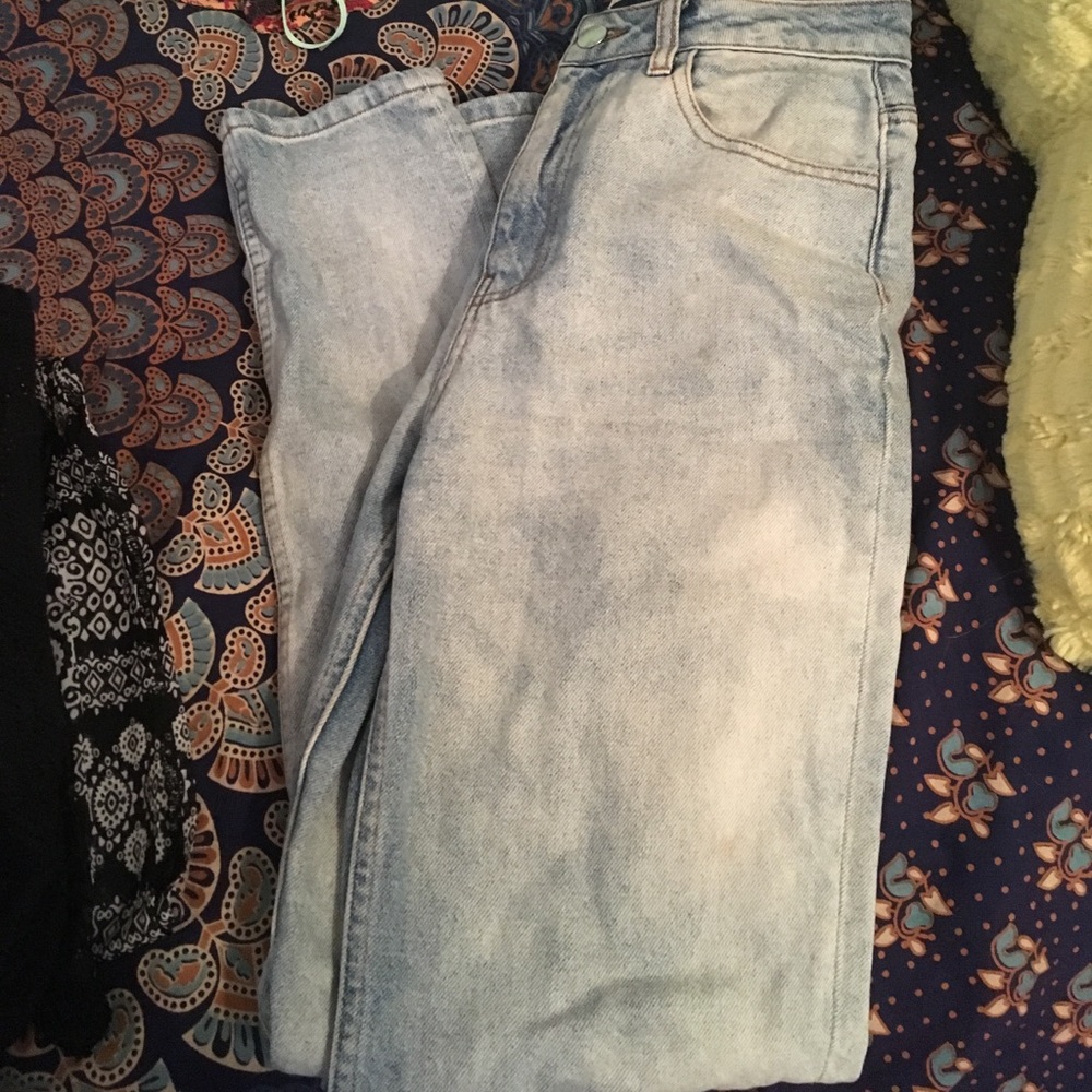 Light wash mom jean high waisted
