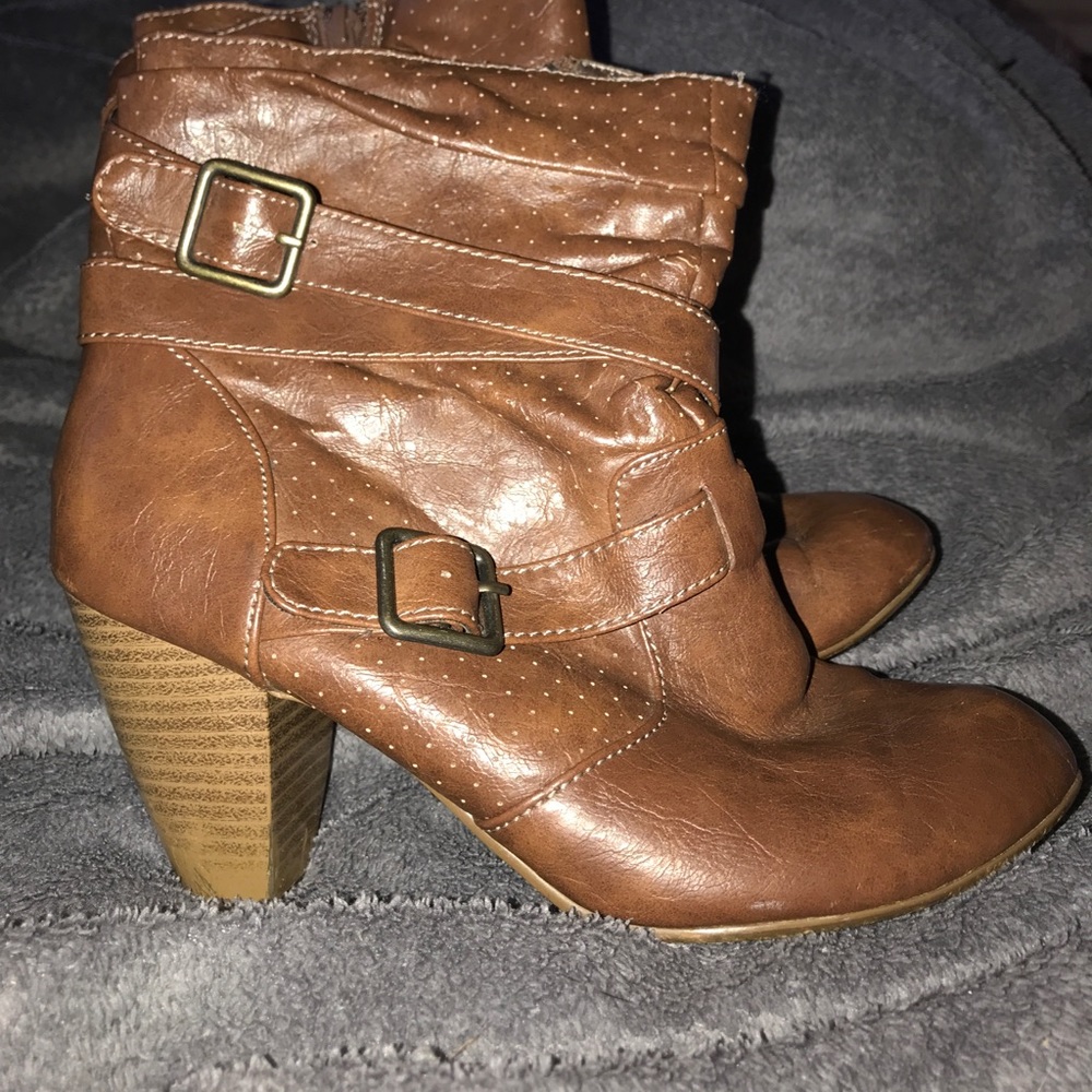 Boots - Picture 3 of 3