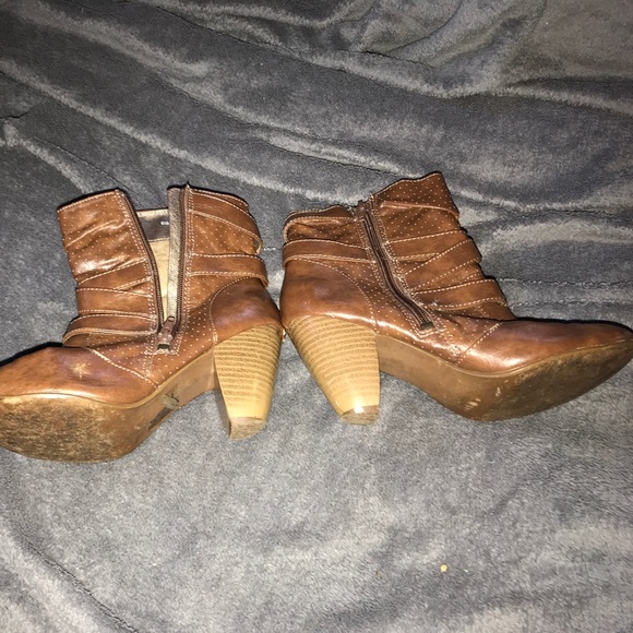 Boots - Picture 2 of 3