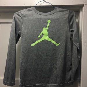 Nike Boy’s LS T-shirt, size Medium