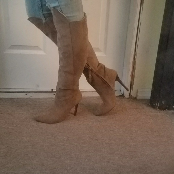 Light brown suede boots - Picture 2 of 8