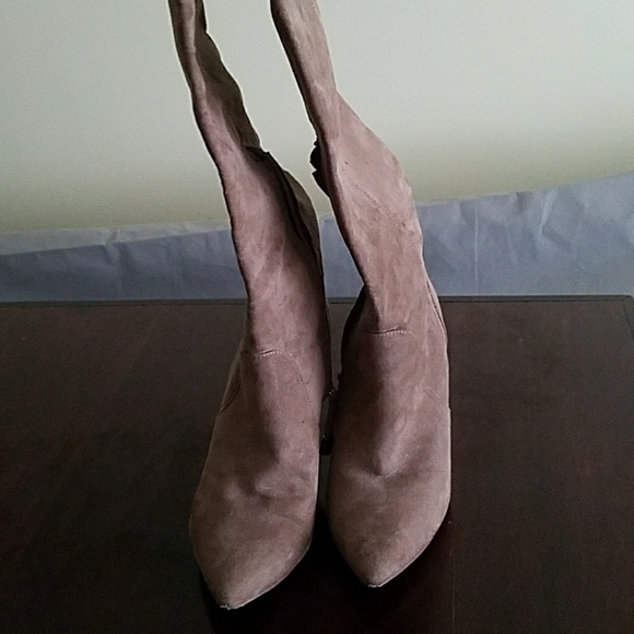 Light brown suede boots - Picture 7 of 8