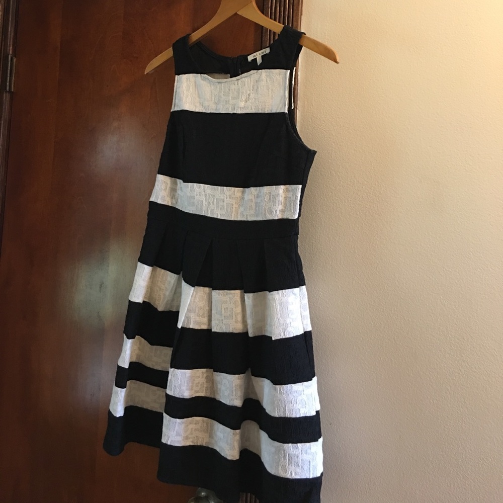 Francesca’s Small, Black & white dress - Miami