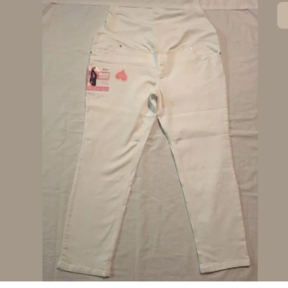 Super Cute White Maternity Ankle Jeans Pants NWT