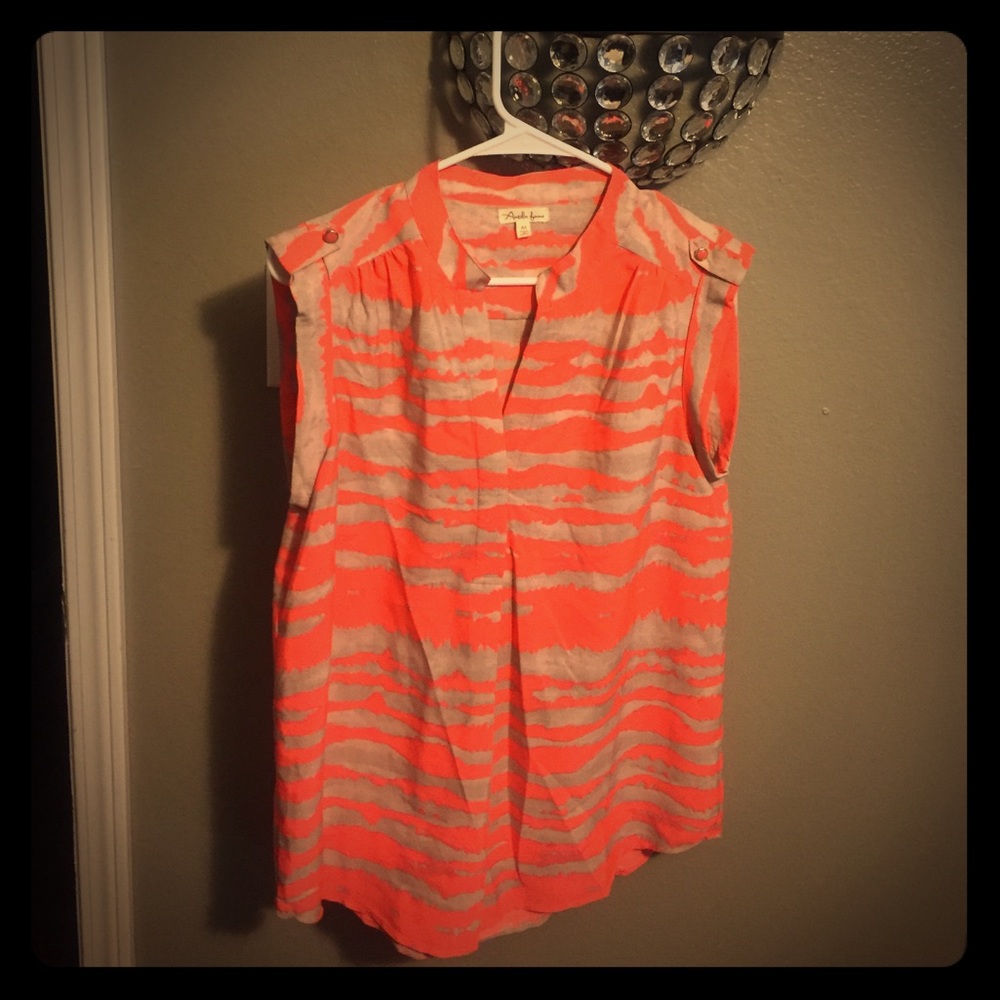 Cute blouse.
