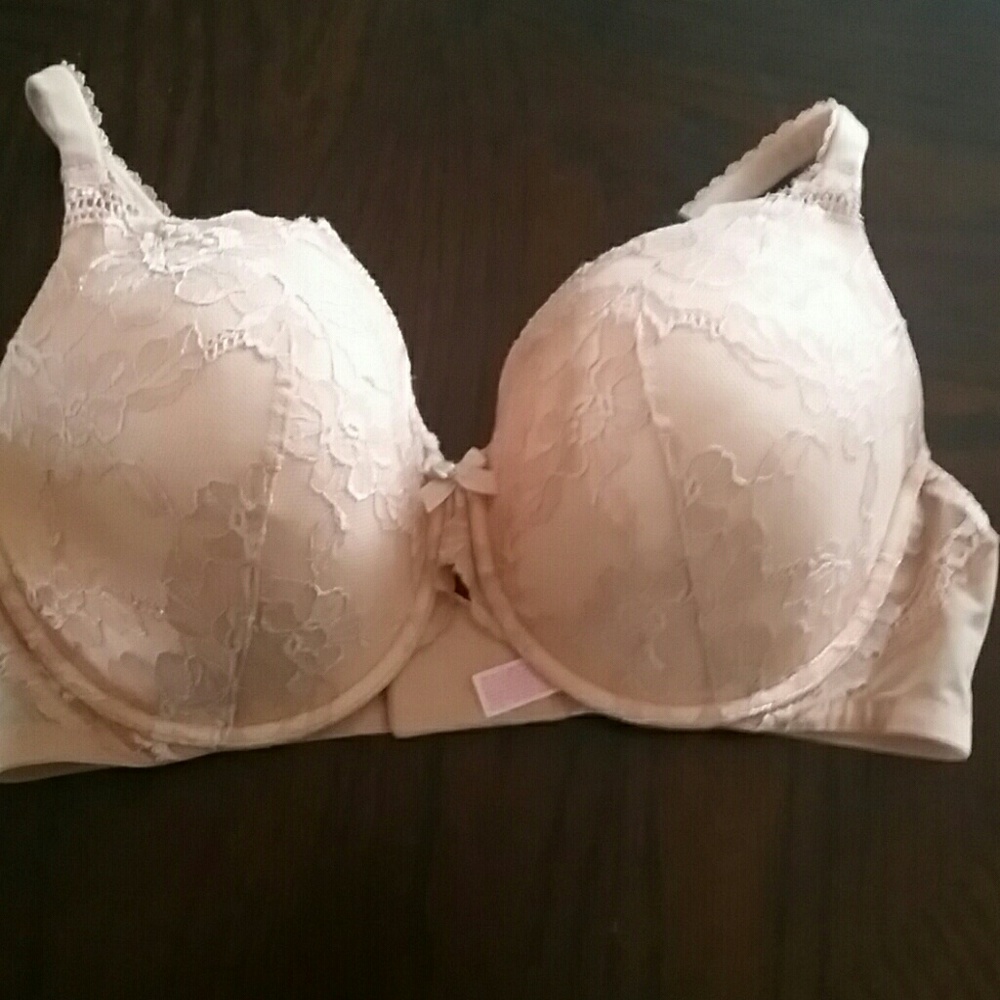 VICTORIA'S SECRET BODY BY VICTORIA LACE BRA