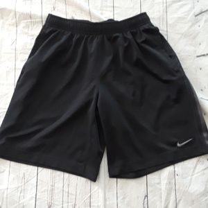Nike basketball shorts in black size m