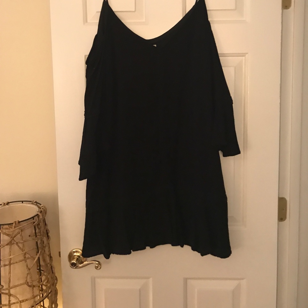 Cut out shoulders with straps