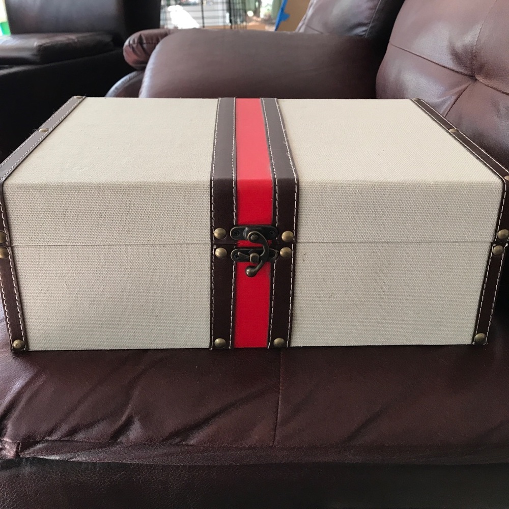 Little tote box. Replica made look old.