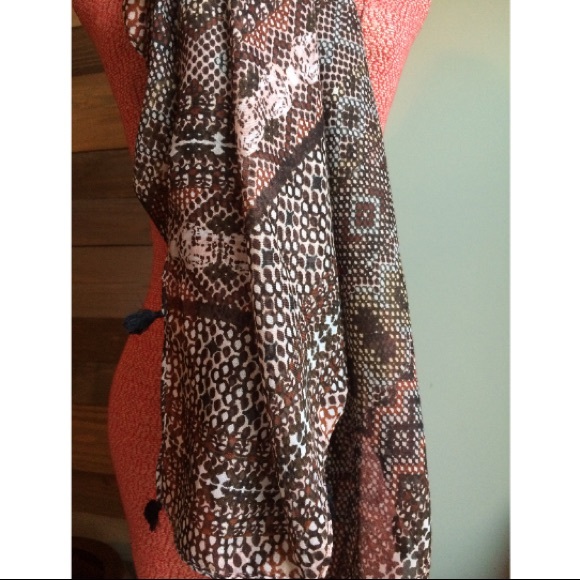 NWT- Kitara multi-colored scarf in neutral tones. - Picture 3 of 5