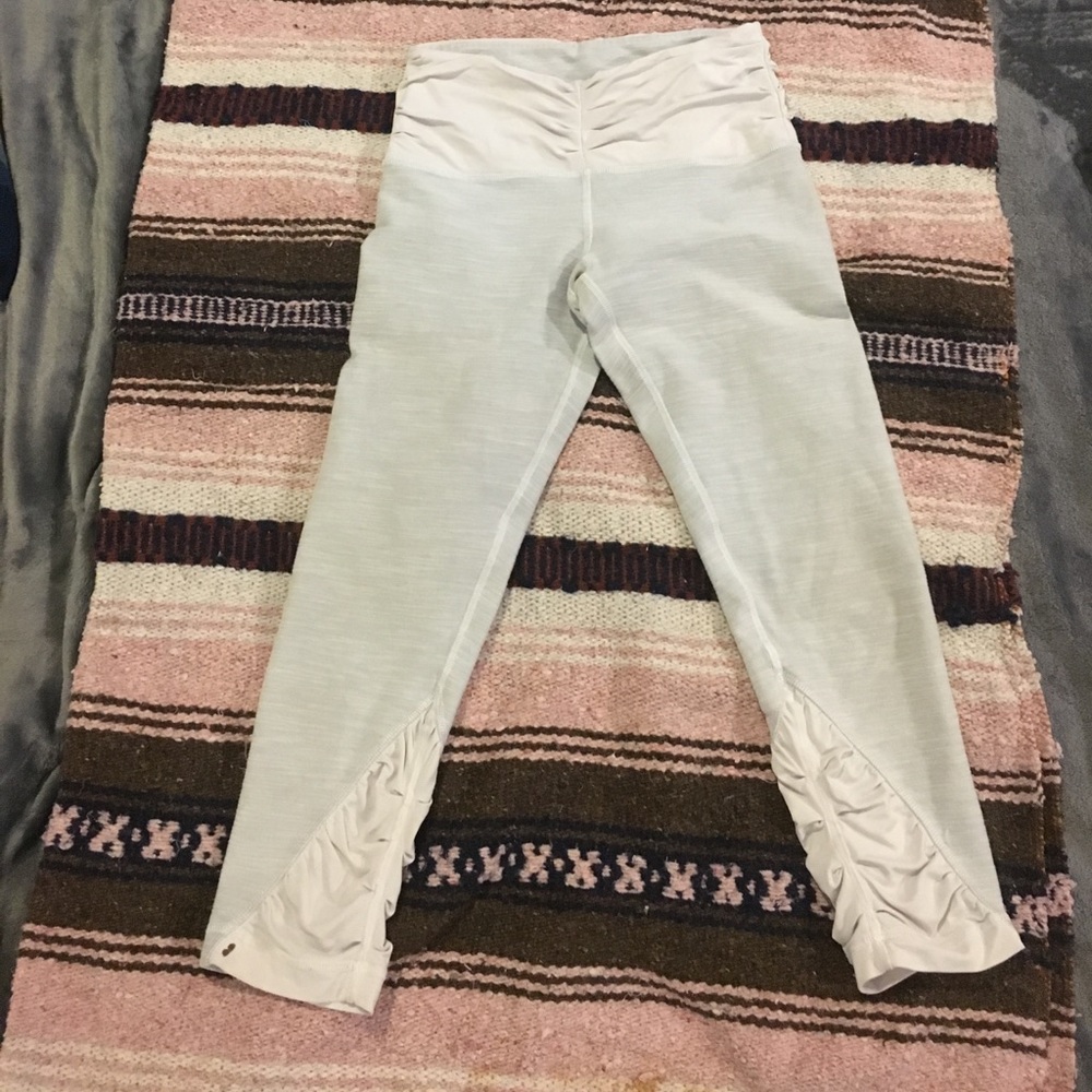White/Gray Heathered 3/4 Wunder Under