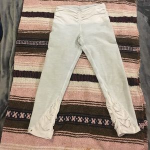 White/Gray Heathered 3/4 Wunder Under