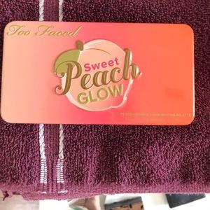 Too Faced Sweet Peach Glow Palette