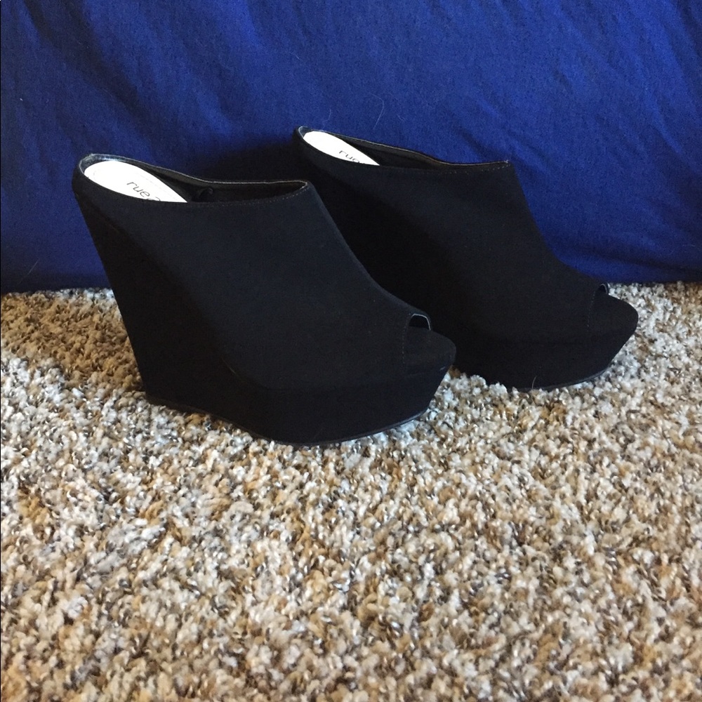 Black wedge booties