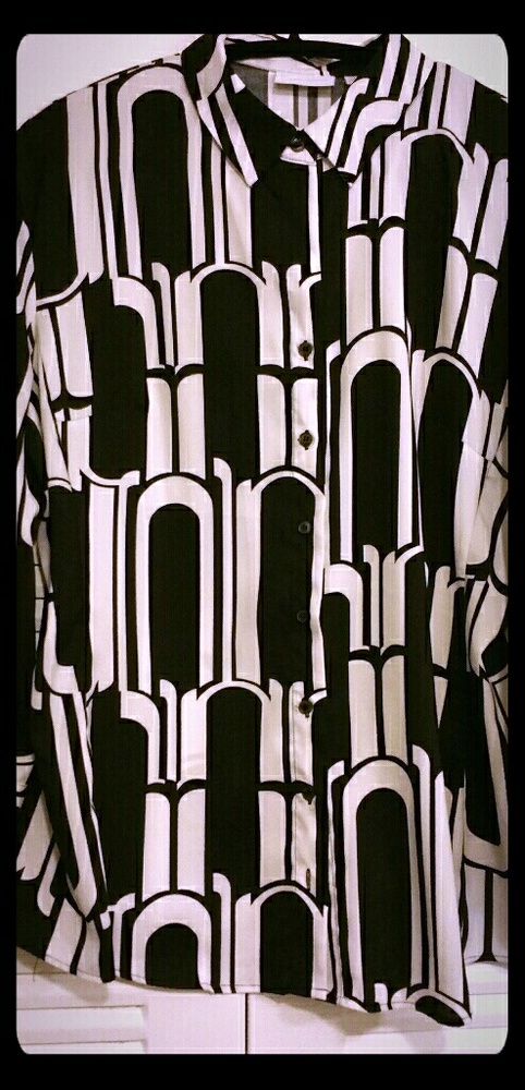 LAST CHANCE! Black and white blouse