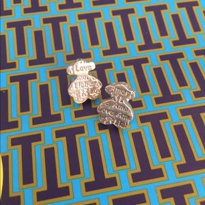 Never been used adorable 🐻 earrings