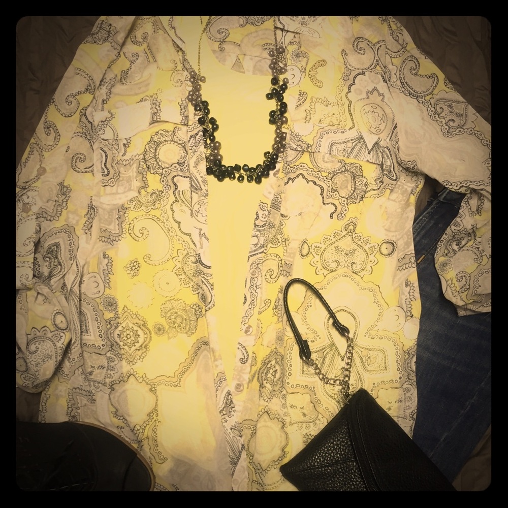 Blouse, tank and necklace