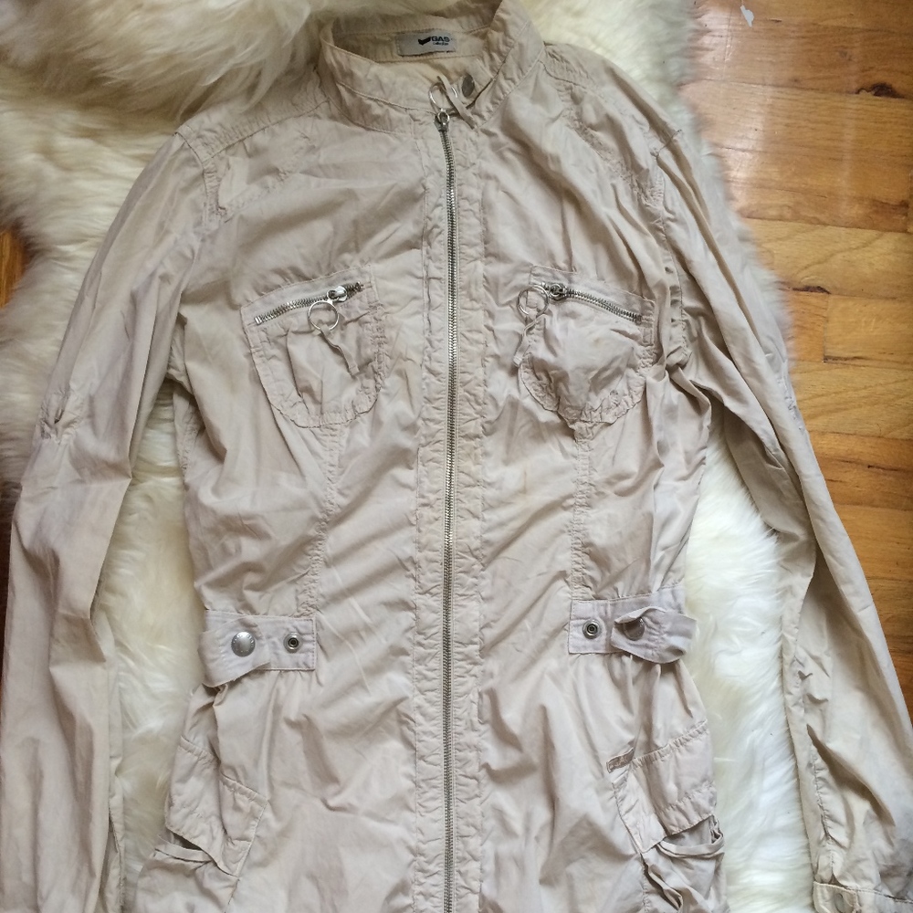 Gas parachute coat with silver hardware