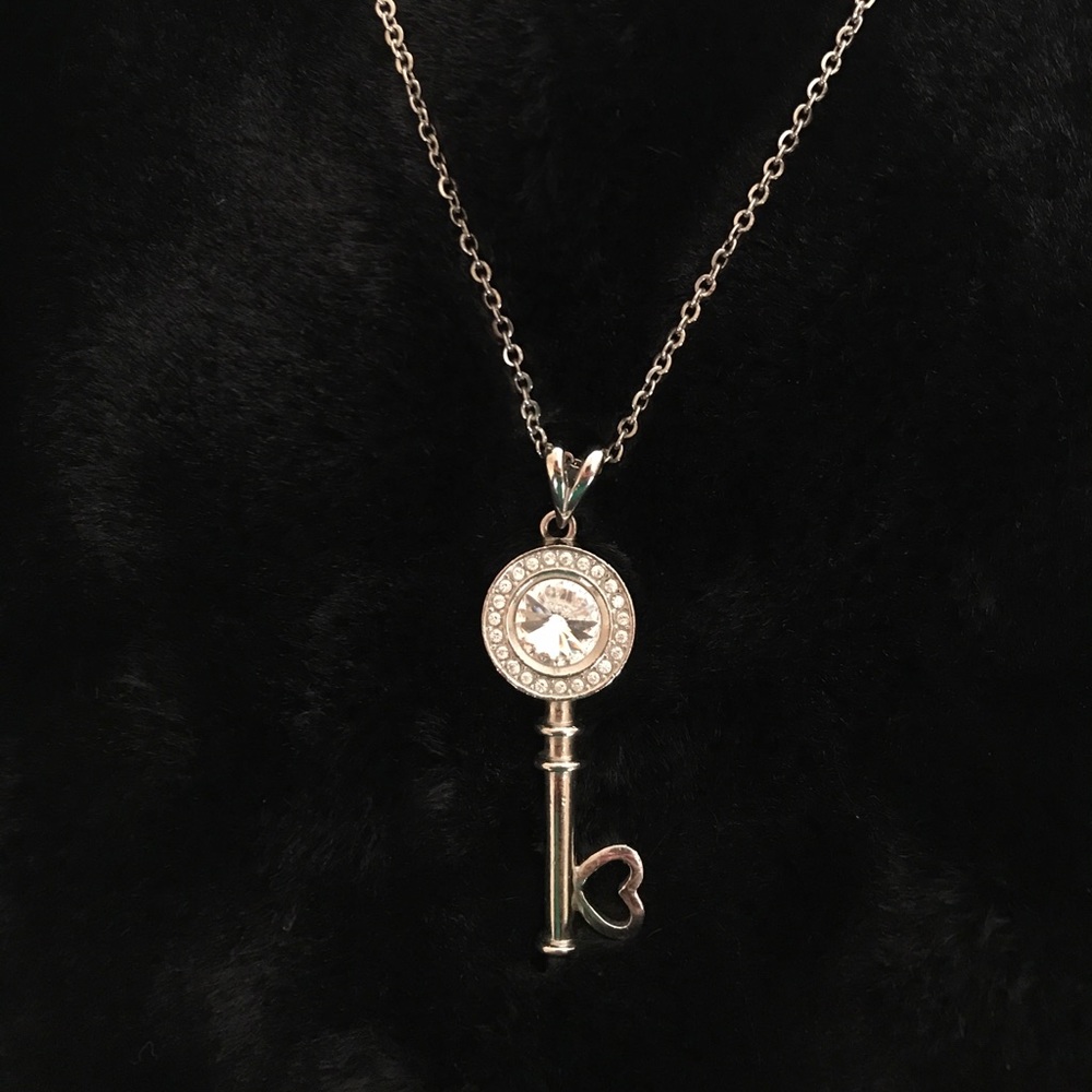 KEY PENDANT NECKLACE