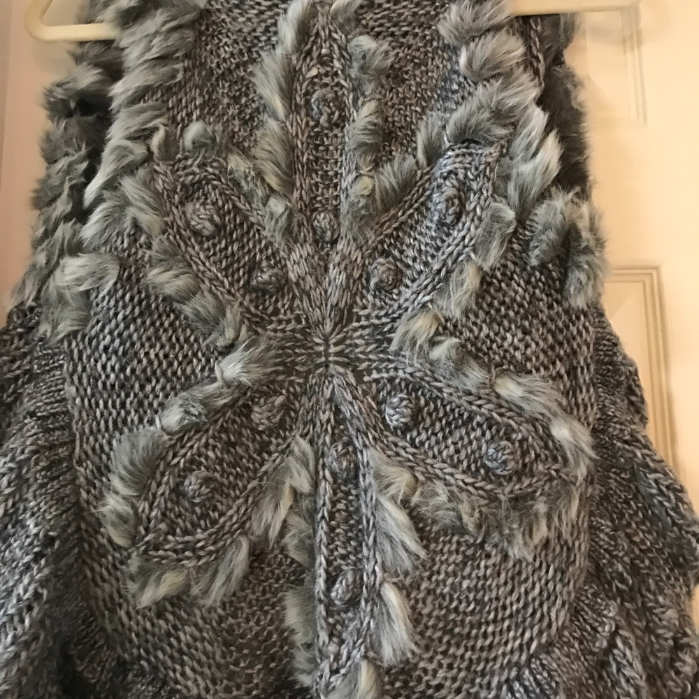 Sweater Vest - Picture 3 of 4