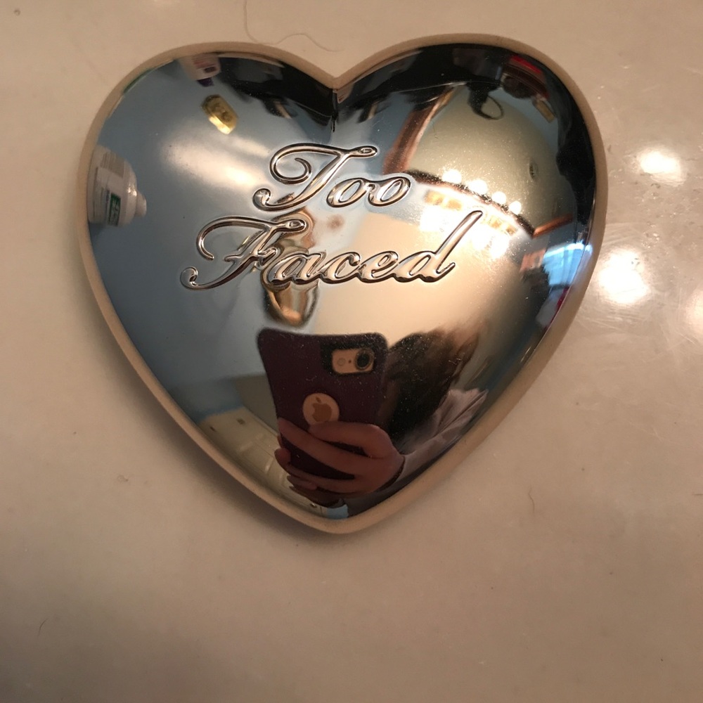 Too Faced Highlighter