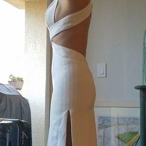 NEVER WORN Fame And Partners white gown