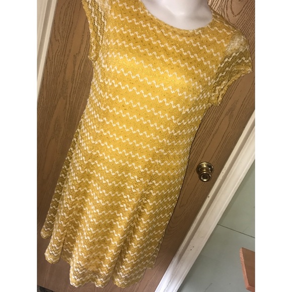 Sharagano Dresses & Skirts - FINAL⬇️Yellow lace overlay dress