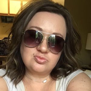 Meet your Posher, Pamela